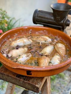 Una foto de Calamares rellenos de gambas y merluza