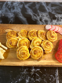 Házi leveles tésztás pizzás csiga 🙂 recept fotója