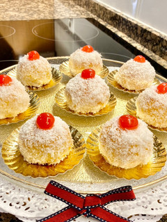 Una foto de Cocadas rellenas con dulce de boniato