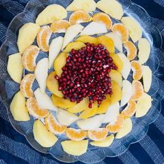 A picture of Fruits plate.