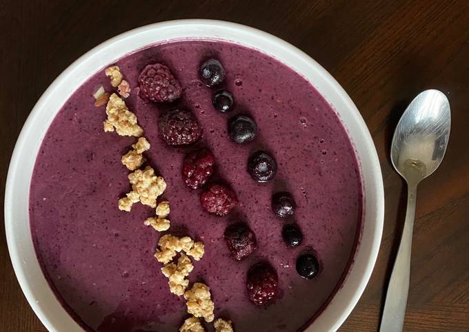 Berry Blast Smoothie Bowl 𝓥 (𝙿𝚕𝚊𝚗𝚝 𝙱𝚊𝚜𝚎𝚍 𝙼𝚊𝚖𝚊𝚜🌿) Recipe