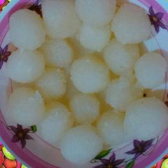 A picture of Rasgullas / Roshogulla.