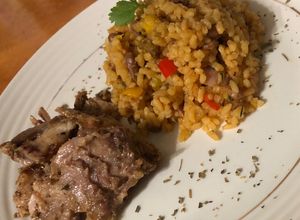 Una foto de Arroz mamposteao y pernil asados