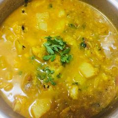 A picture of Aaloo gobhi curry.