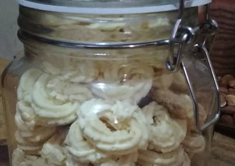 Kue sagu keju