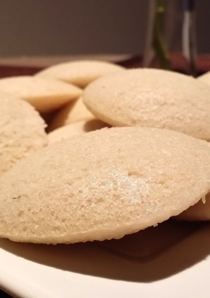 A picture of Idly Using Idly Rava.