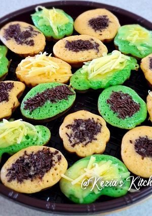 A picture of KUE CUBIT (PINCH CAKE).