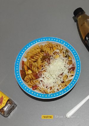 રેડ ગ્રેવી પાસ્તા (Red Gravy Pasta Recipe In Gujarati) રેસીપી મુખ્ય ફોટો