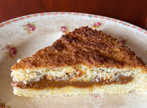 Una foto de Tarta de coco y dulce de leche