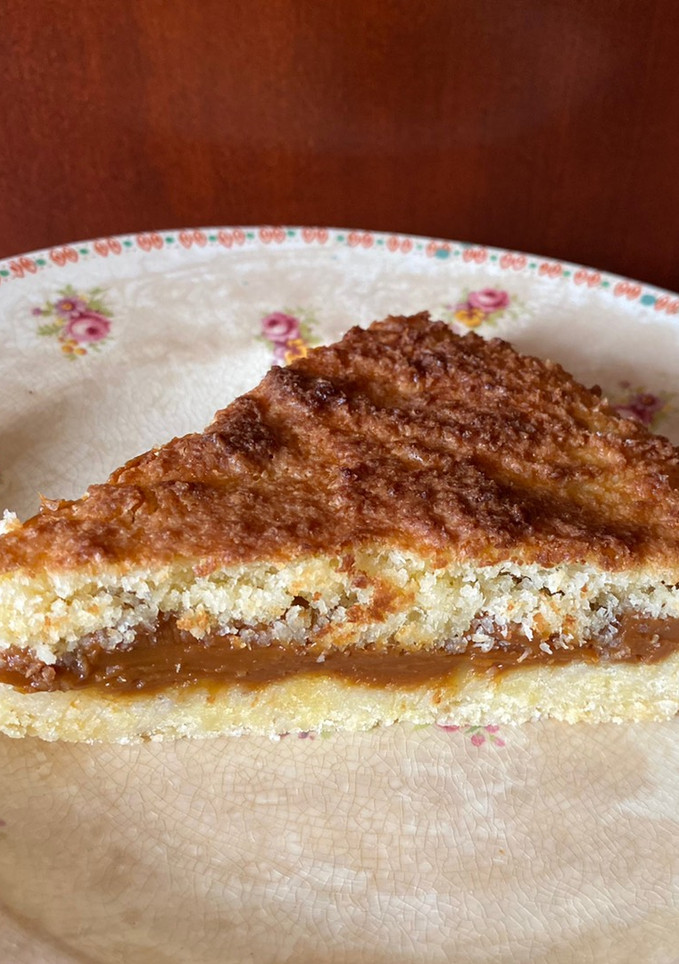 Una foto de Tarta de coco y dulce de leche