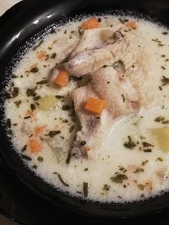 Tárkonyos tejfölös csirkeszárnyleves recept fotója