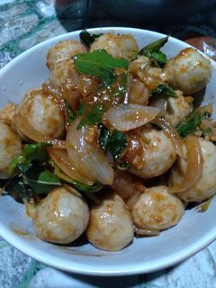 รูปของ ผัดเผ็ดกะเพราลูกชิ้นไก่
