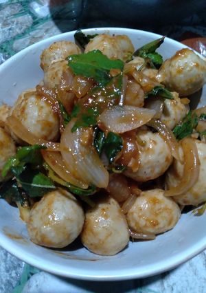 รูปของ ผัดเผ็ดกะเพราลูกชิ้นไก่