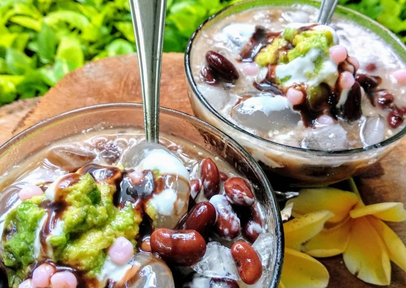 11. Es kacang merah