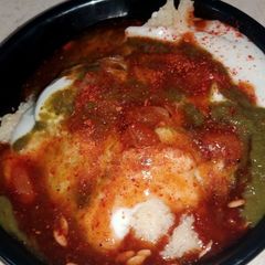 A picture of Dahi bhalle chat.
