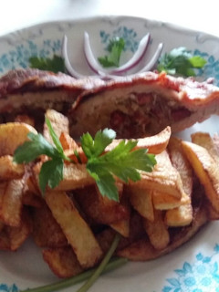 Zsebes karaj pataki tálban, sült krumplival (Gm) recept fotója