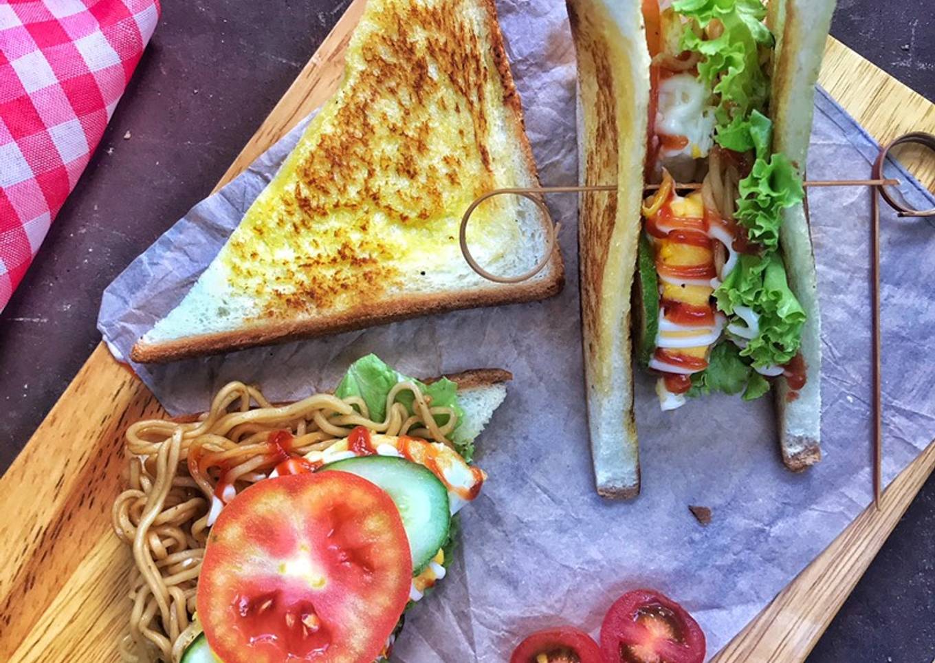 Langkah Mudah untuk Membuat Sandwich Mie Goreng, Menggugah Selera