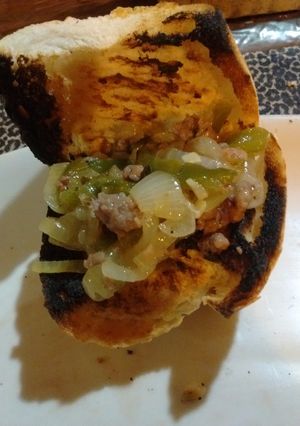 Una foto de Chori revuelto al pan