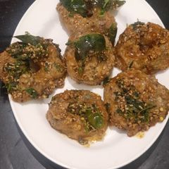 A picture of Healthy Protein rich Chilkewali moong dal cups and medu vade for breakfast.