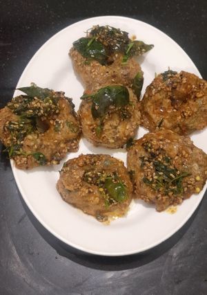 A picture of Healthy Protein rich Chilkewali moong dal cups and medu vade for breakfast.