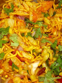 ભેળ (Bhel Recipe In Gujarati) રેસીપી મુખ્ય ફોટો