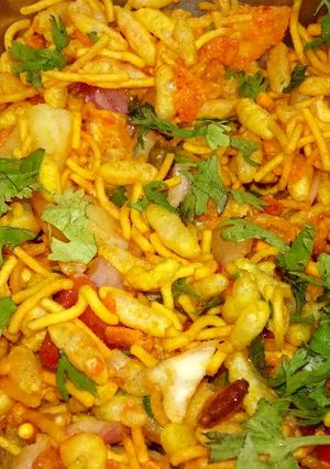 ભેળ (Bhel Recipe In Gujarati) રેસીપી મુખ્ય ફોટો