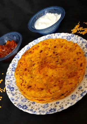દાળ પાલકના થેપલા (Dal Palak Thepla Recipe In Gujarati) રેસીપી મુખ્ય ફોટો