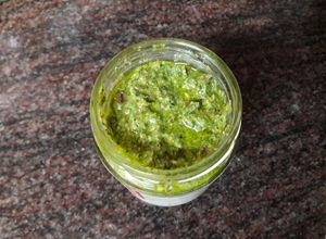 Foto principal de Salsa pesto nutritiva vegana de verdolaga y kale sin sal