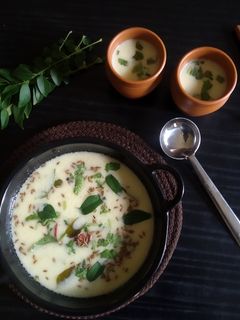 ગુજરાતી કઢી (Gujarati Kadhi recipe in gujarati) રેસીપી મુખ્ય ફોટો