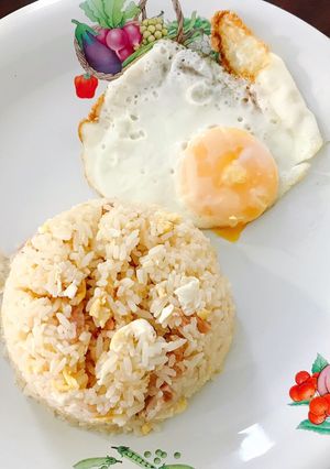 รูปของ ข้าวผัดแหนมไข่ (ง่ายๆ)