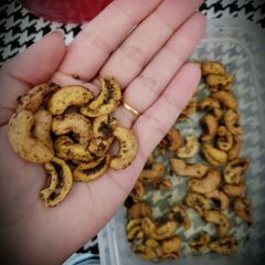 A picture of Unique cashews.