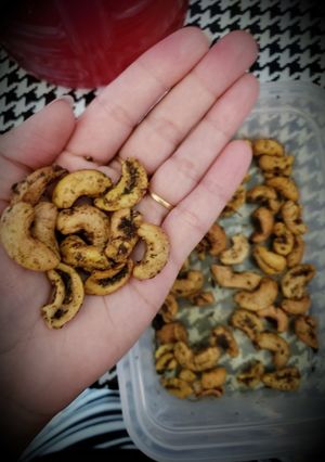 A picture of Unique cashews.