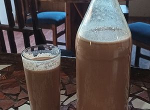 Una foto de Leche de avena chocolatada