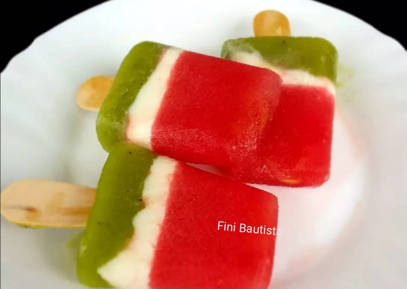 Polos de sandía kiwi y yogur (helado)