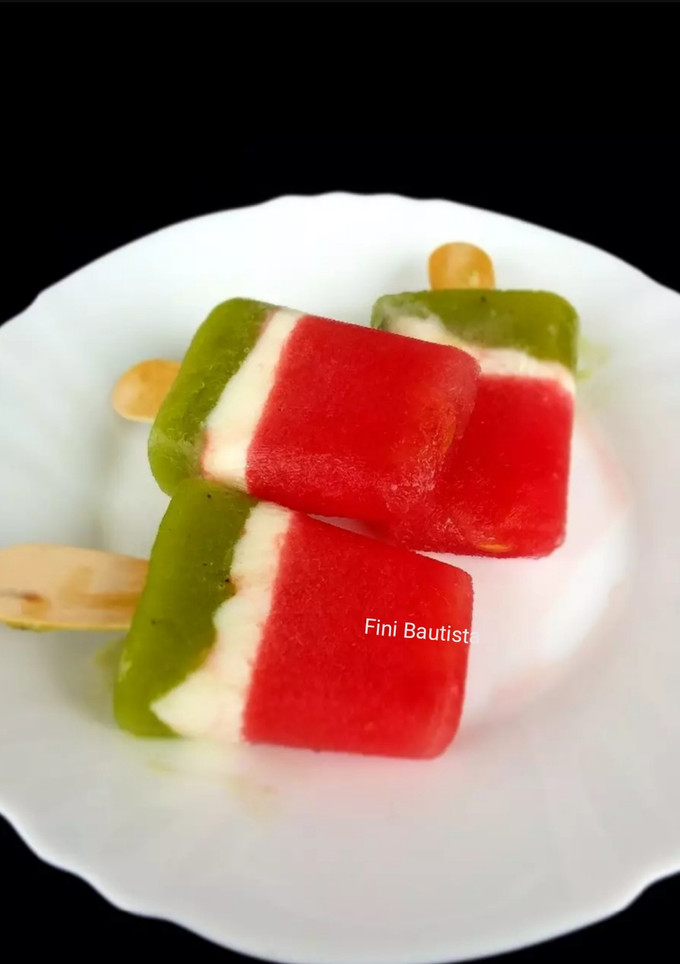Una foto de Polos de sandía kiwi y yogur (helado)