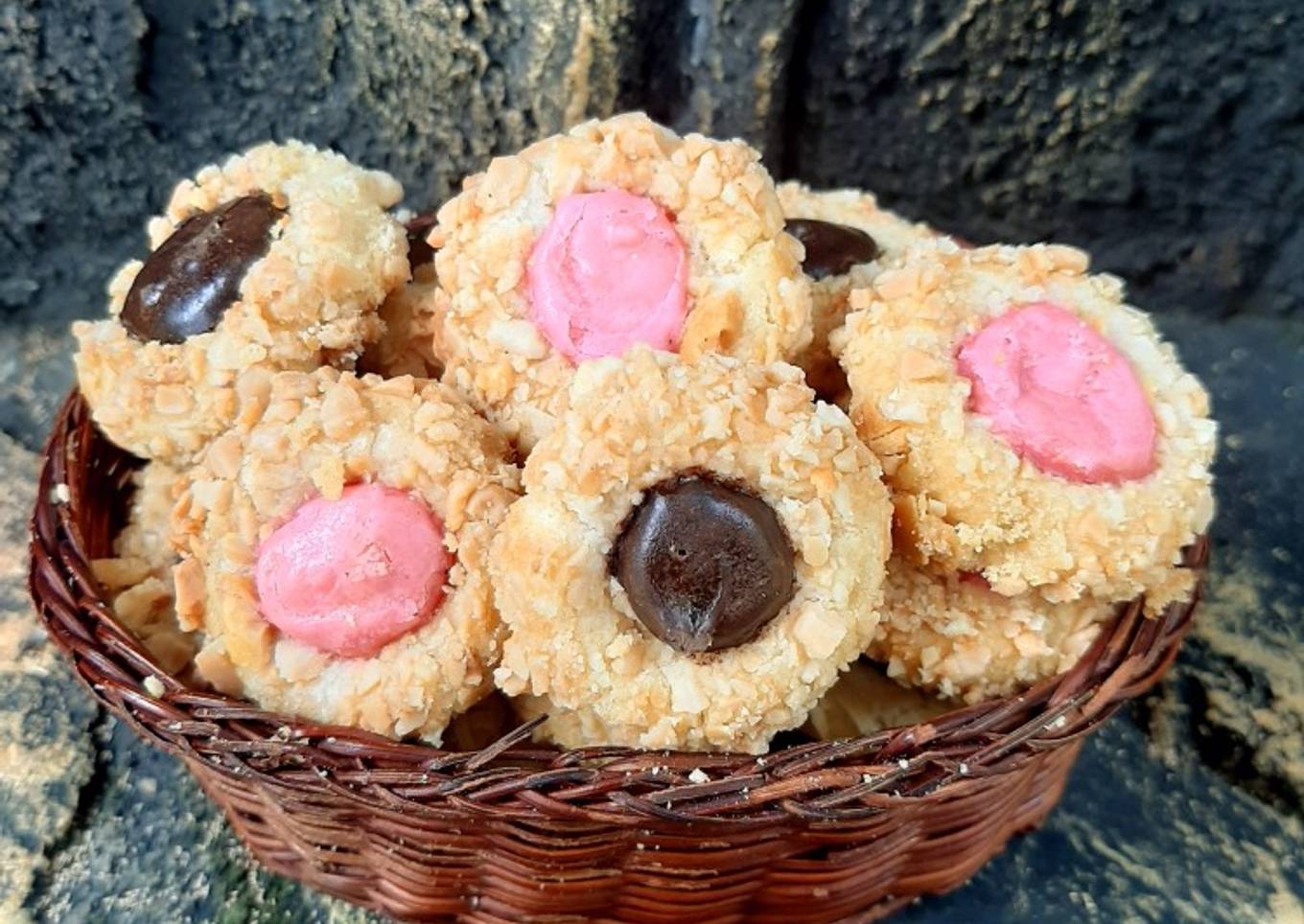 Cara Gampang Membuat Peanuts Choco Thumbprint Cookies Anti Gagal