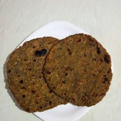 A picture of Bajre ke aate ka thepla.