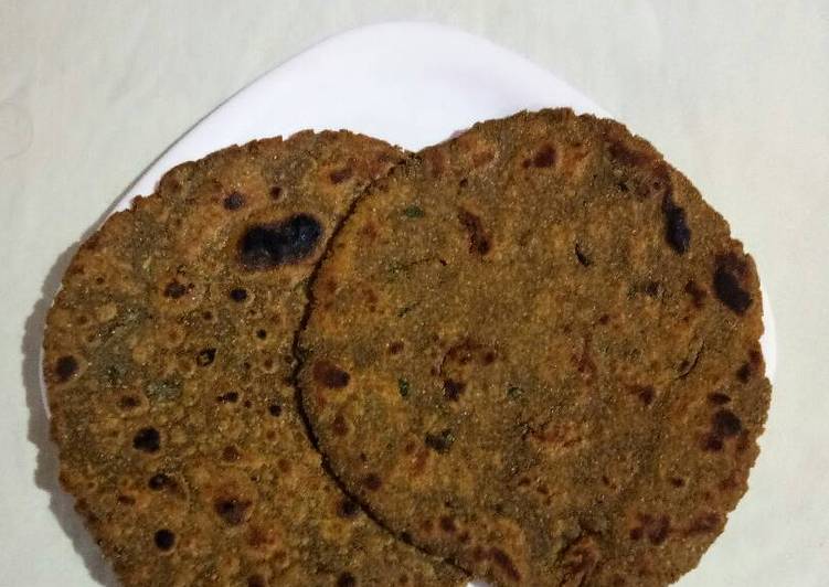 Bajre ke aate ka thepla