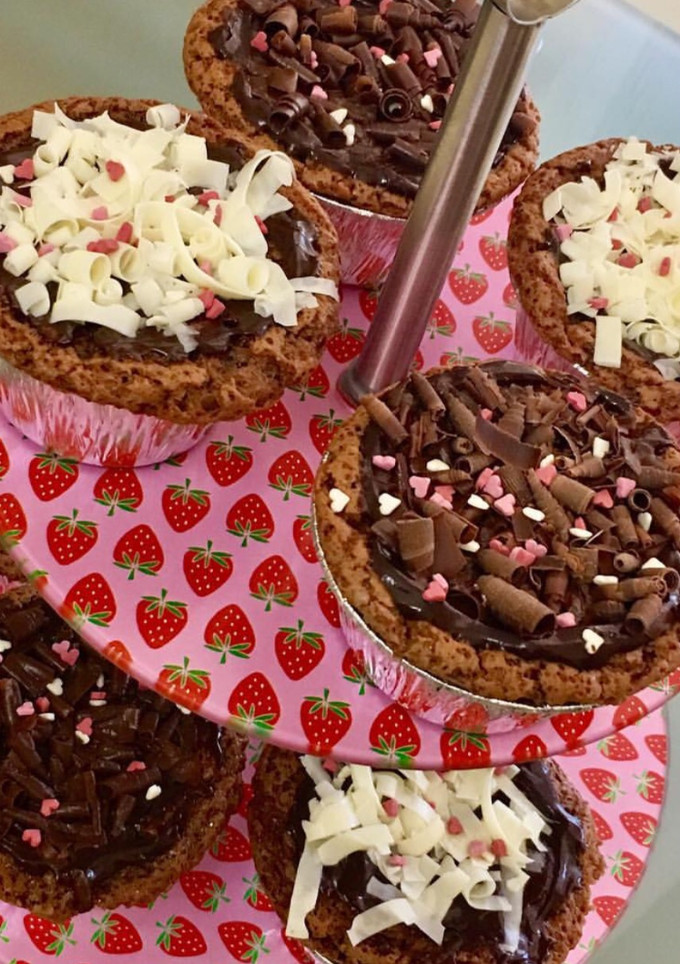 Una foto de Muffins de nutella con corazón de coco 🍦🍫