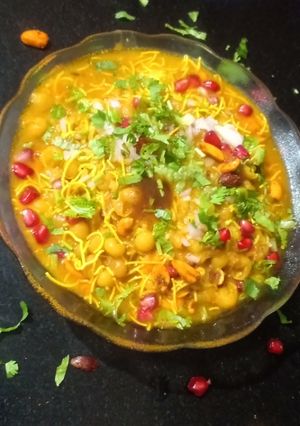 રગડા પેટીસ (Ragda Patties Recipe In Gujarati) રેસીપી મુખ્ય ફોટો