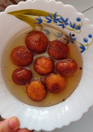 A picture of ગુલાબ જાંબુ.