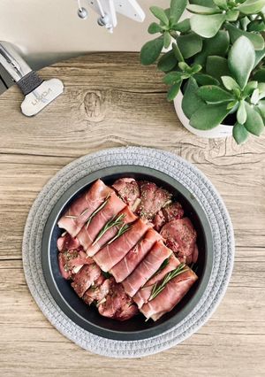 Füstölt pármai sonkába csavart rozmaringos csirkemáj 🧆🥓 recept fotója