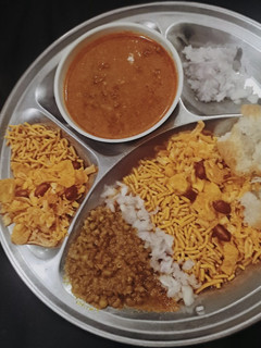 મિસળ પાવ (Misal Pav Recipe In Gujarati) રેસીપી મુખ્ય ફોટો