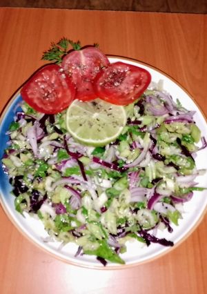 A picture of Celery 🥗 salad 🧅🧄🌻🧂.