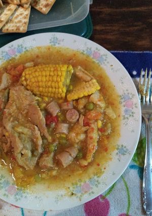 Una foto de Puchero de matambrito de cerdo con salchicha criolla