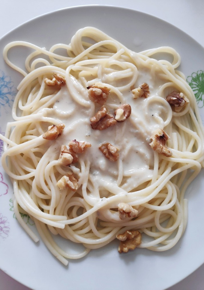 Una foto de Espaguetis con salsa de queso azul sin nata