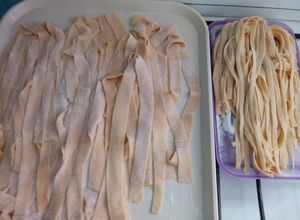 Una foto de Fideos Caseros Pappardelle y Lingüini