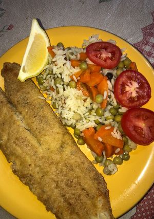 Una foto de Filete de Merluza con Arroz Primavera