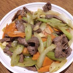 A picture of Beef with Celery.