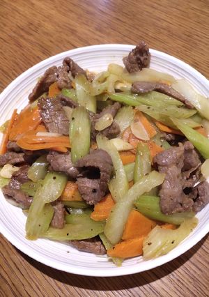 A picture of Beef with Celery.